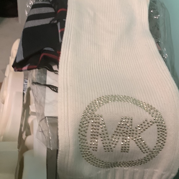 Brand new exclusive white Michael Kors - Picture 2 of 4